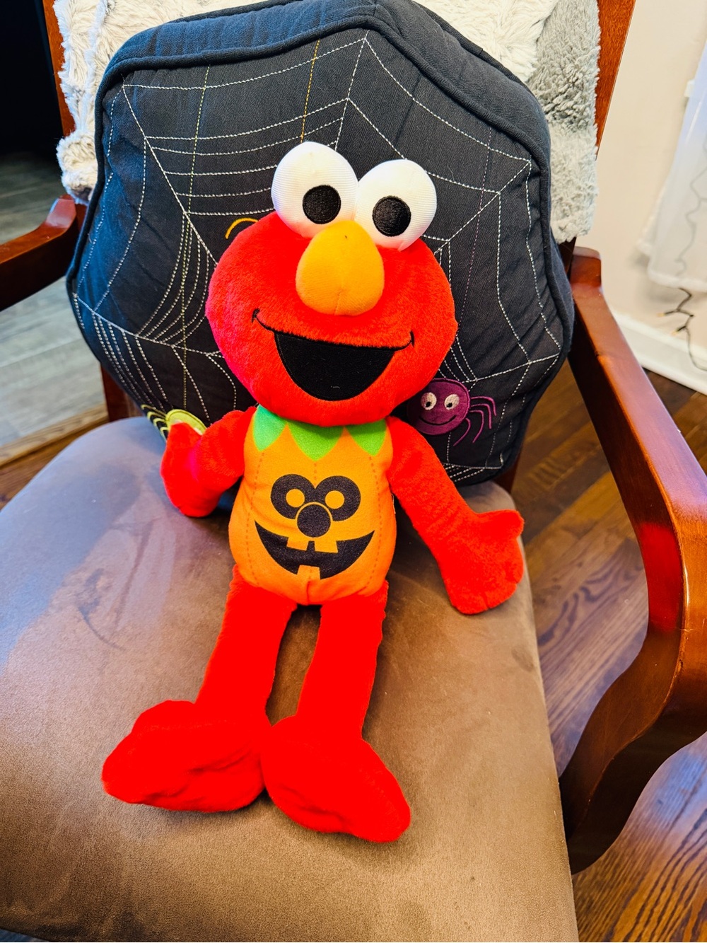 Sesame Street Elmo Plush in Orange Pumpkin Costume - Red
